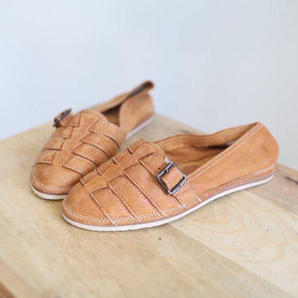 Frye tan leather woven  leather buckle slip on flats womens shoes 8 - Picture 1 of 10